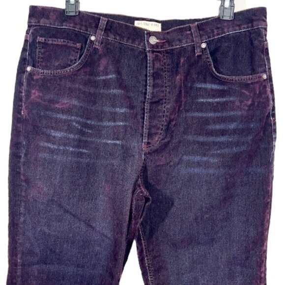We The Free People First Class Flocked Low Rise Relaxed Straight Jeans 33 NWOT - Picture 3 of 6